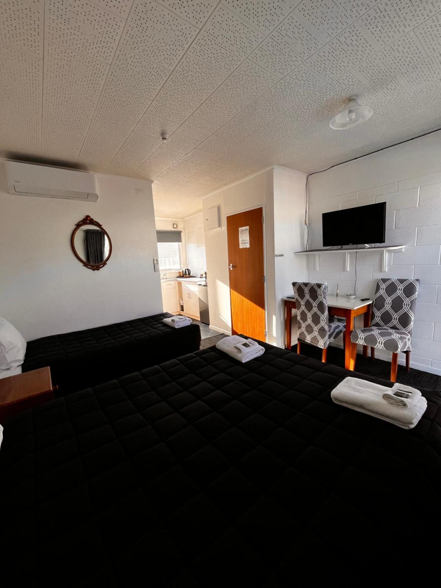 Brooklyne Motel Sanson Exterior photo